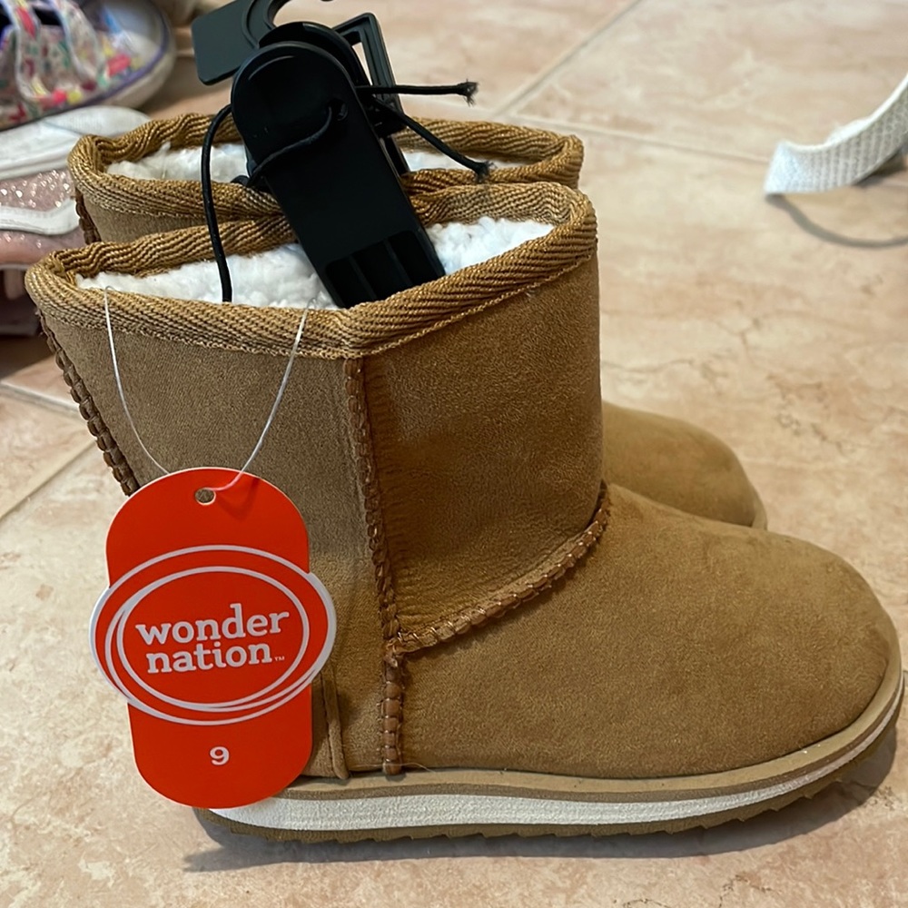 Toddler girls tan boots new size 9